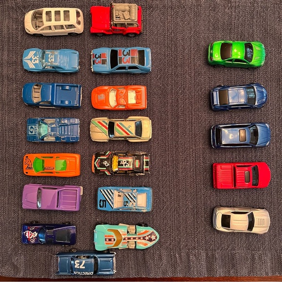 Toy Car Lot - Picture 1 of 8